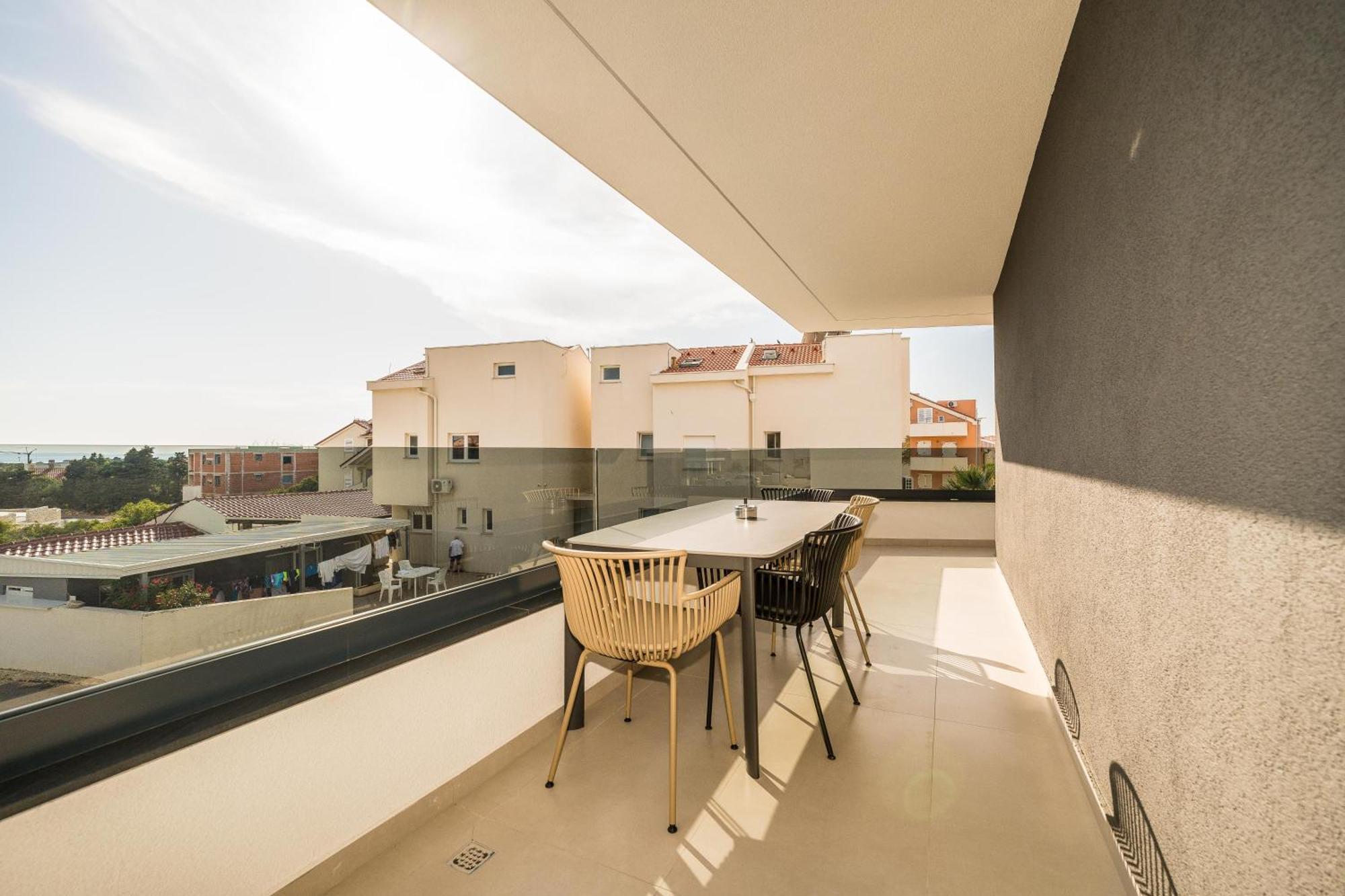 Ante Apartment *